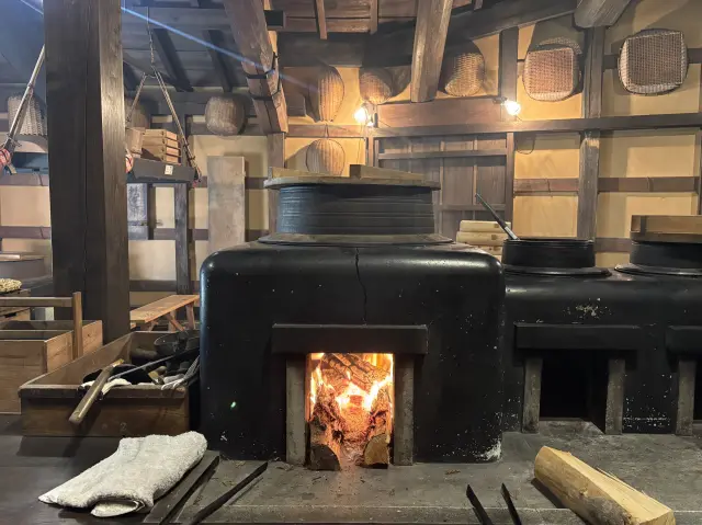 かまど炊きを体験できる