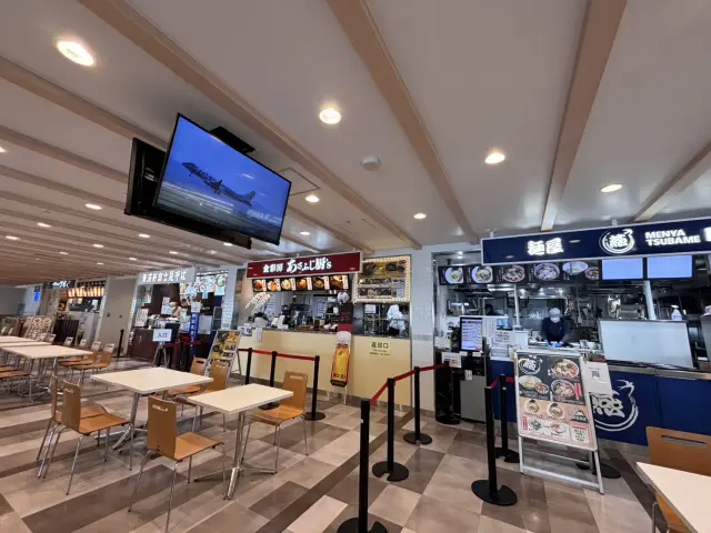 フードコートを完備