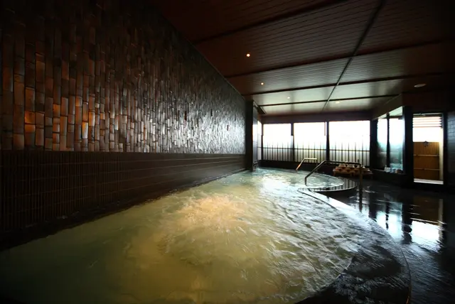 マイナスイオンたっぷりの竹炭風呂