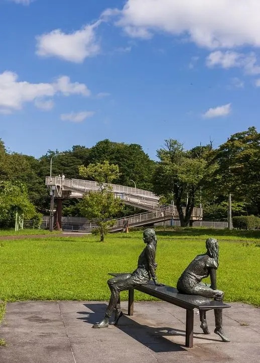 広大な園内には彫刻作品も見ることができる