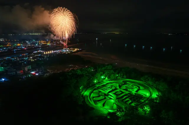 毎日日没後にライトアップされる 写真提供:(一社)観音寺市観光協会