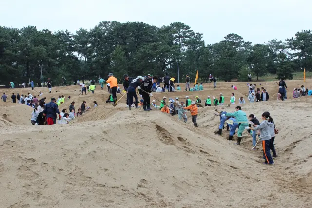 砂ざらえは一般人も参加可能