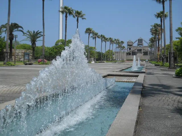 噴水で瀬戸大橋を表す水の回廊