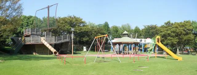 大型遊具があるこども広場