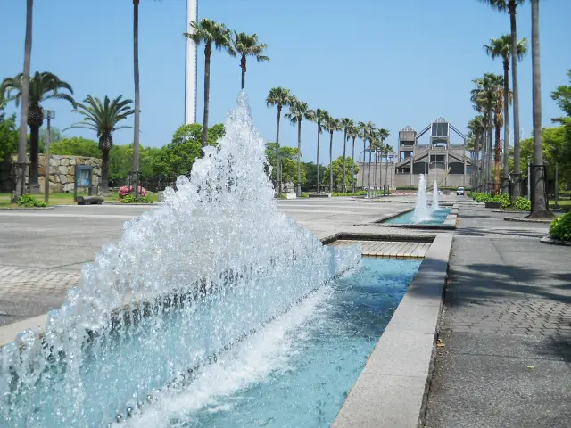 噴水で瀬戸大橋を表す水の回廊