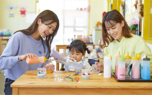 ボタニカルキャンドル作りなどの体験も充実