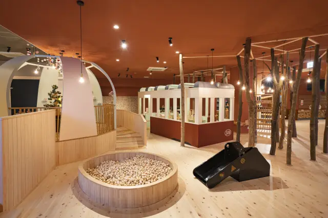 本物の木が並ぶ「さぬきのもりひろば」