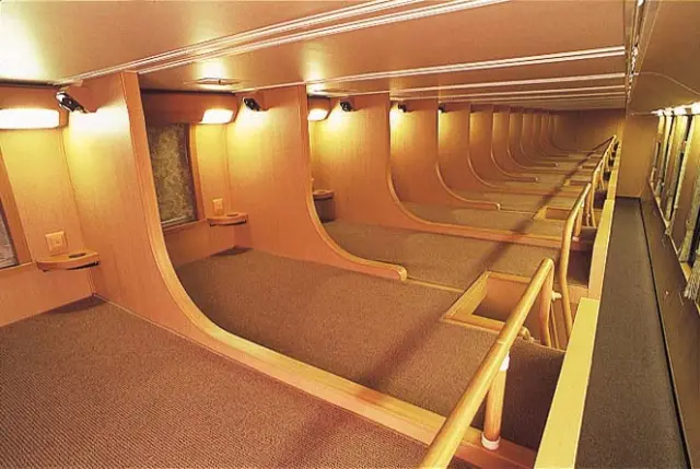 リーズナブルな「ノビノビ座席」