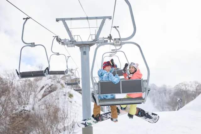 日本最速リフトも導入され平日ならほぼ待ち時間なし