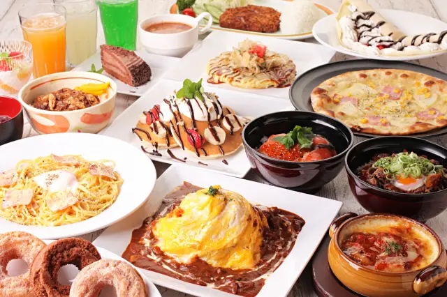 人気のパスタや石窯ピザなど豊富なメニューが味わえるフードコート＆レストラン