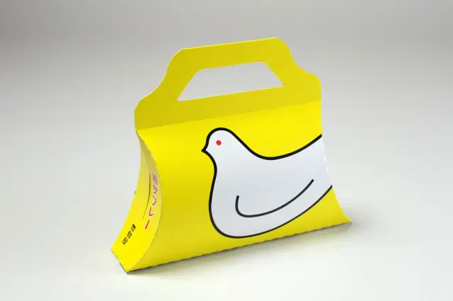 鳩のイラストが印象的な「鳩サブレー」のパッケージ