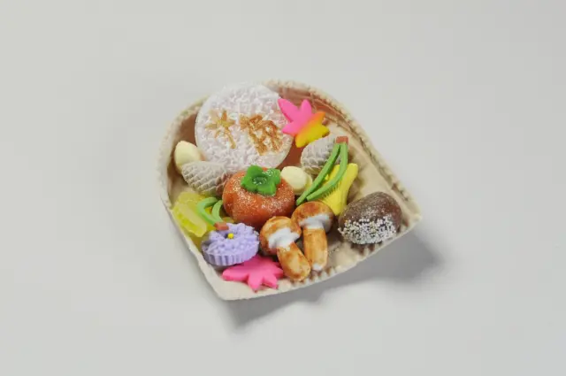 「お干菓子」は季節に合わせた数種類を詰め合わせ