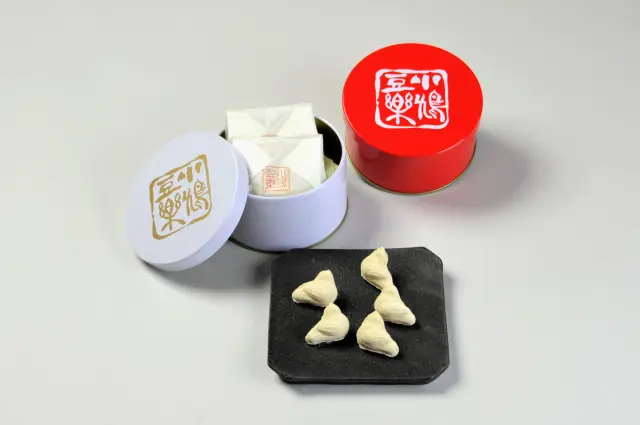 ふっくらとした小鳩の形をした「小鳩豆楽」は豆の香りが楽しめる