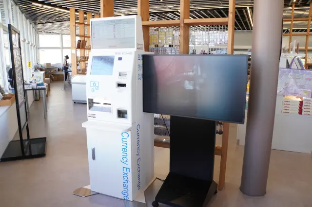 外貨両替機を設置