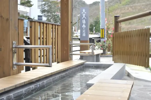 手軽に温泉が楽しめる足湯