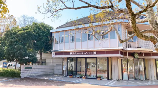 「管理センター／案内所」には休憩所も併設