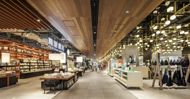 A diverse collection of shops and restaurants, from fashion and daily goods to interior items.