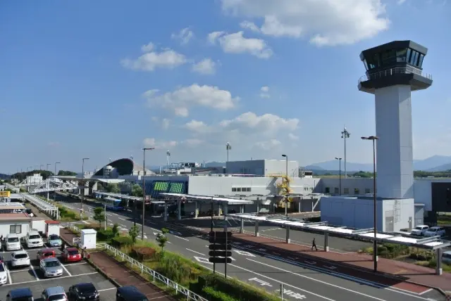 展望デッキからは飛行機の離着陸が眺望できる