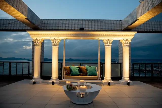 恋人の聖地としても知られ、ロマンチックな雰囲気も満天