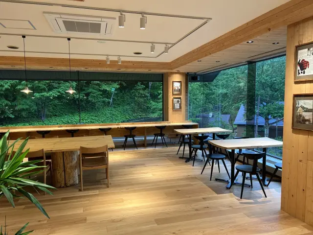 黒岳ロープウェイ山麓駅舎3階に店を構える