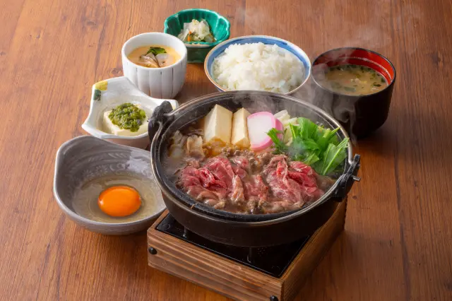 最高級A5ランクの仙台牛を使用した「仙台牛のすき煮膳」がおすすめ