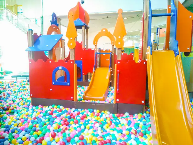 天候や季節を問わず思いっきり遊べる「プレイパーク」