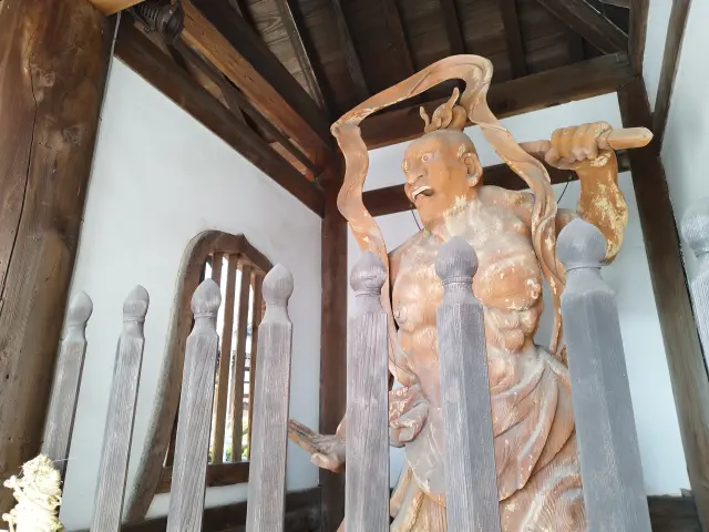 仁王門の迫力ある2体の像は必見