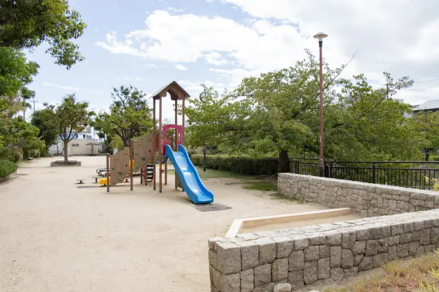 遊具が設置されたエリアも点在　写真提供：神戸市提供