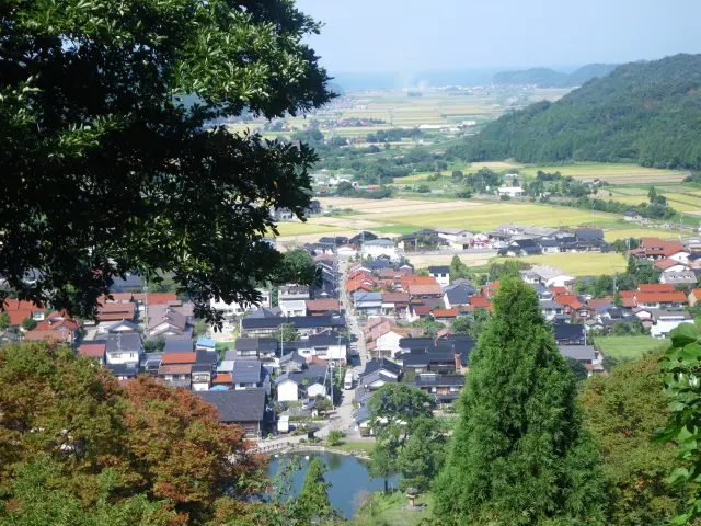 周辺はT字路・L字路が多い城下町が広がる