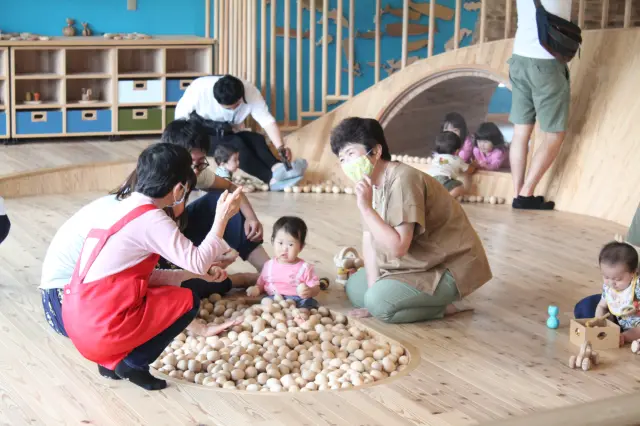 おもちゃ学芸員さんがさまざまな遊び方を伝授！