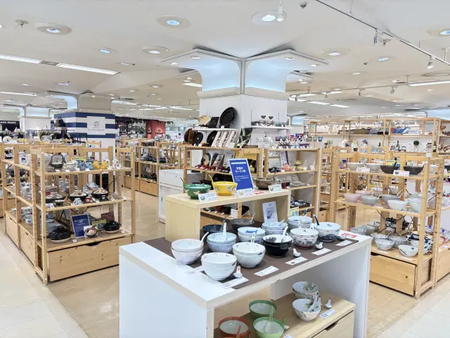 毎日の暮らしに役立つ食器・調理用品が充実