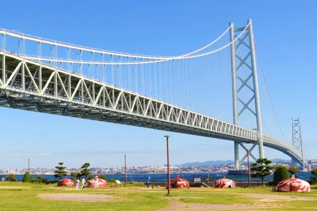 世界最大級の吊り橋・明石海峡大橋を間近で見ることができる