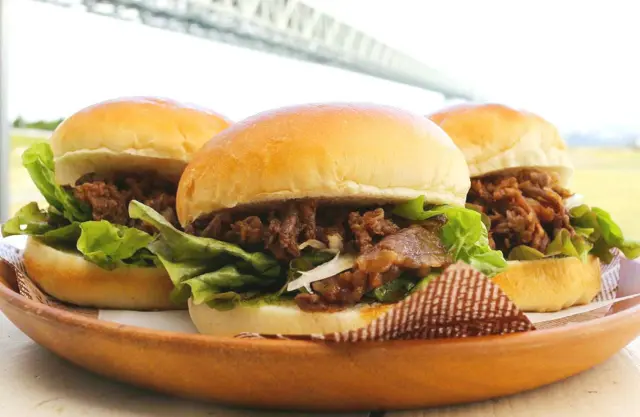 淡路牛を使ったハンバーガーも人気