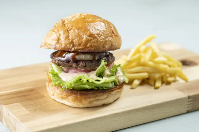 カフェの目玉「チャコグリバーガー」