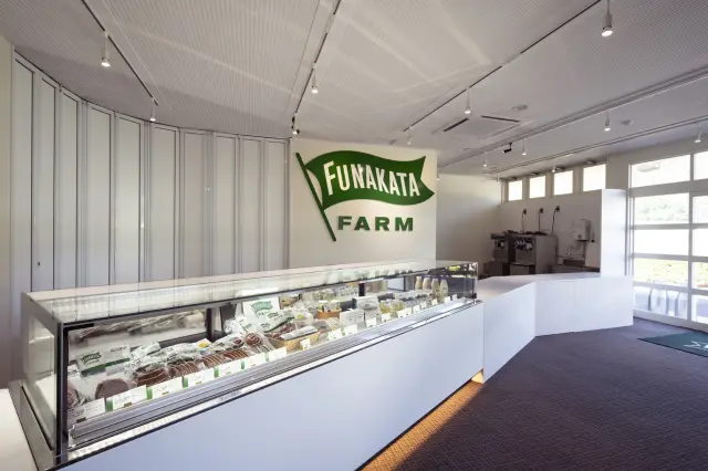 おいしいみやげが並ぶファームシップ
