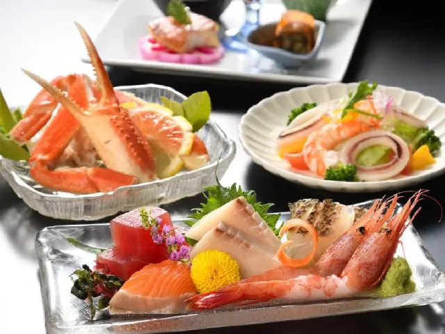 日本海の荒波で育った魚は、身が引き締まり味わい深い