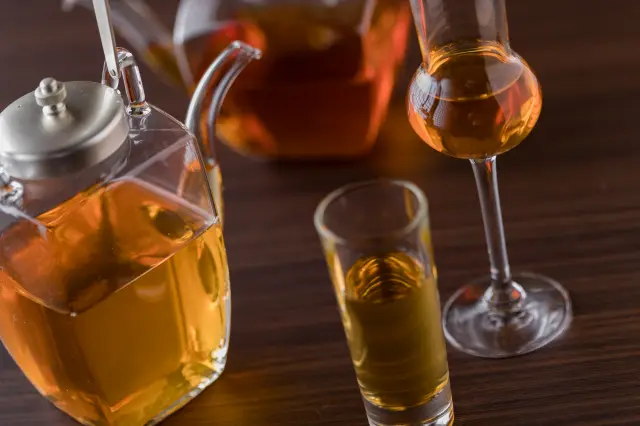 併設の「梅酒蔵おおやま」で作られた2種類の梅酒を堪能