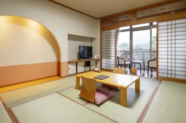 しっとりとした和の趣が漂う、心落ち着く和室