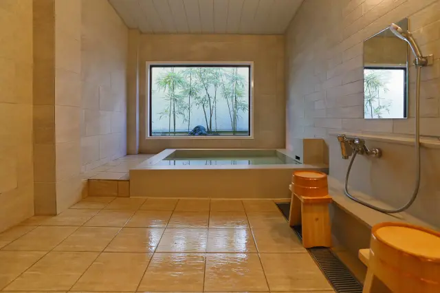 貸切風呂でゆっくりと湯浴みできる