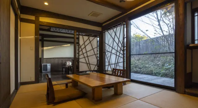 露天風呂付きの特別客室「やよい」