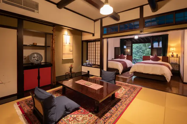 囲炉裏や談話室を備えた特別ルームも