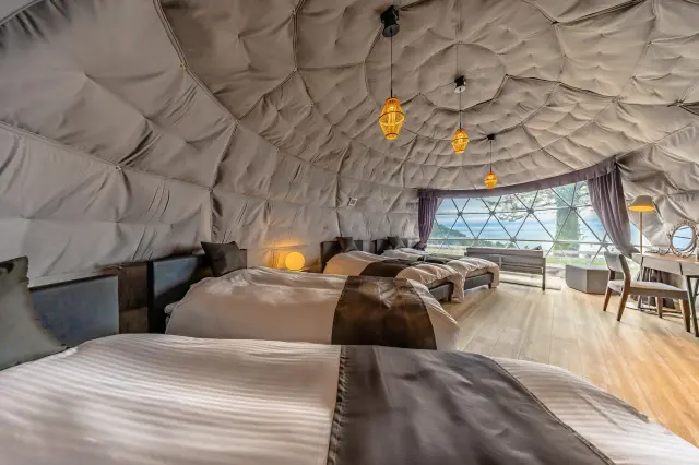 最大5名まで泊まれる広々とした客室も