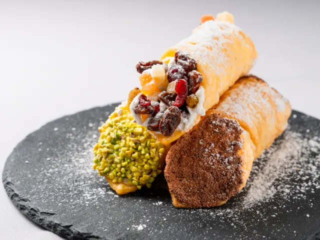 西西里传统甜点奶油甜馅煎饼卷（シチリアの伝統菓子カンノーロ）