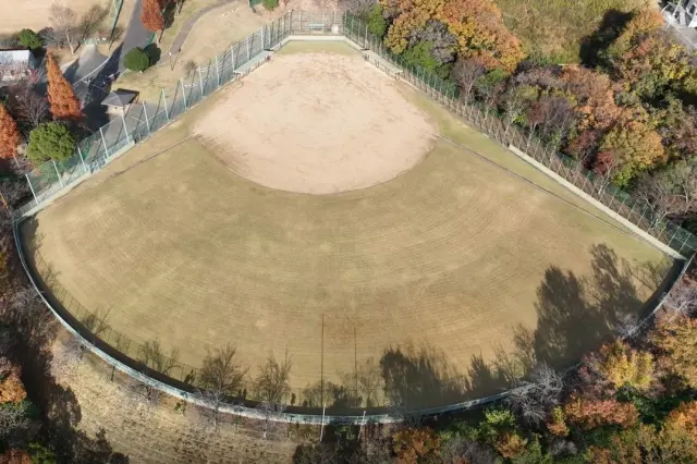 「スポーツゾーン」には野球場（軟式専用）などの施設も完備