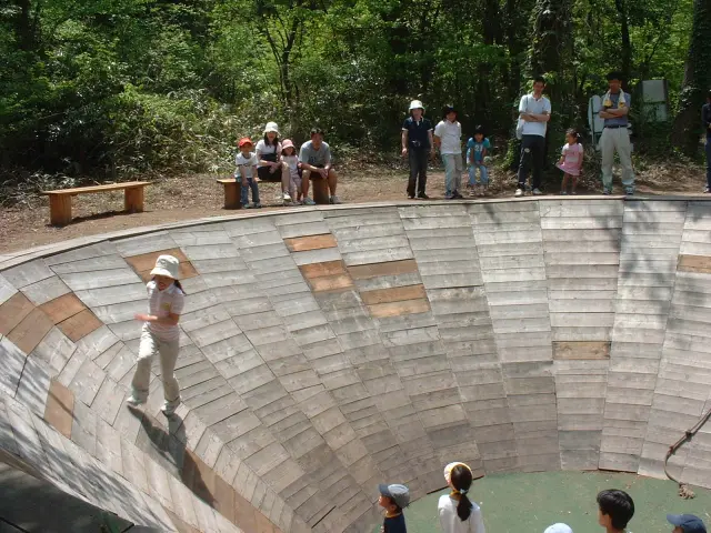 ぐるぐる駆け回りながら登っていく「アリジゴク脱出」