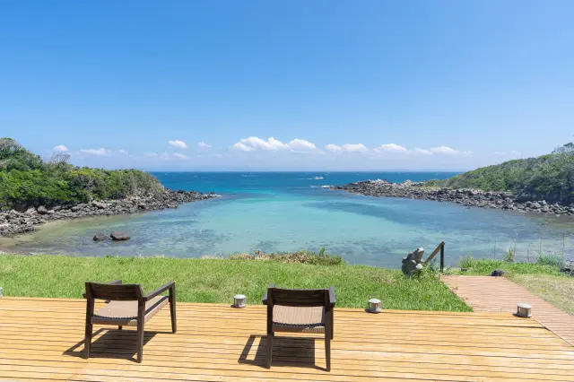 宿の目の前にプライベートビーチがある