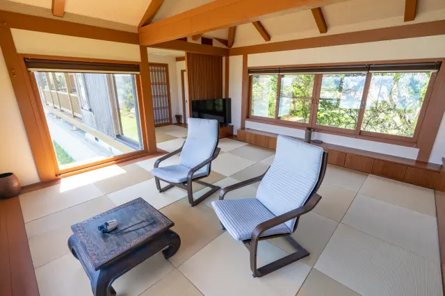 離れのゲストルームは洗面室も完備