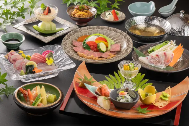 自家農園の野菜と地元食材を使った会席料理