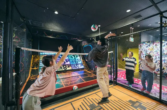 「チャレンジバレーボール」など未経験者でも楽しめるスポーツ系のアクティビティも充実