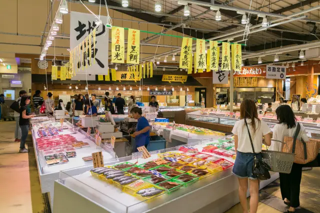 活気あふれる海鮮市場での買い物も楽しい